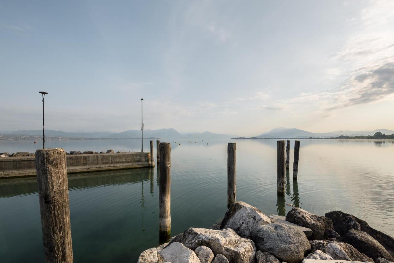 Hotel Aquila D'Oro Desenzano Desenzano del Garda Buitenkant foto