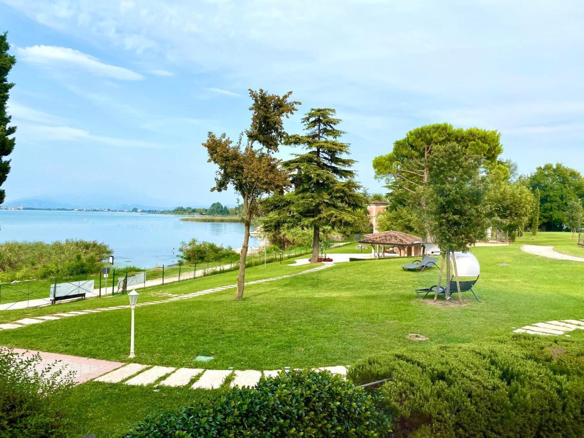 Hotel Aquila D'Oro Desenzano Desenzano del Garda Buitenkant foto