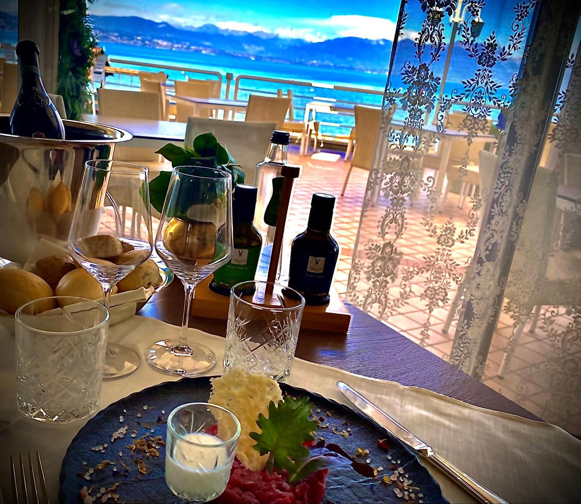 Hotel Aquila D'Oro Desenzano Desenzano del Garda Buitenkant foto