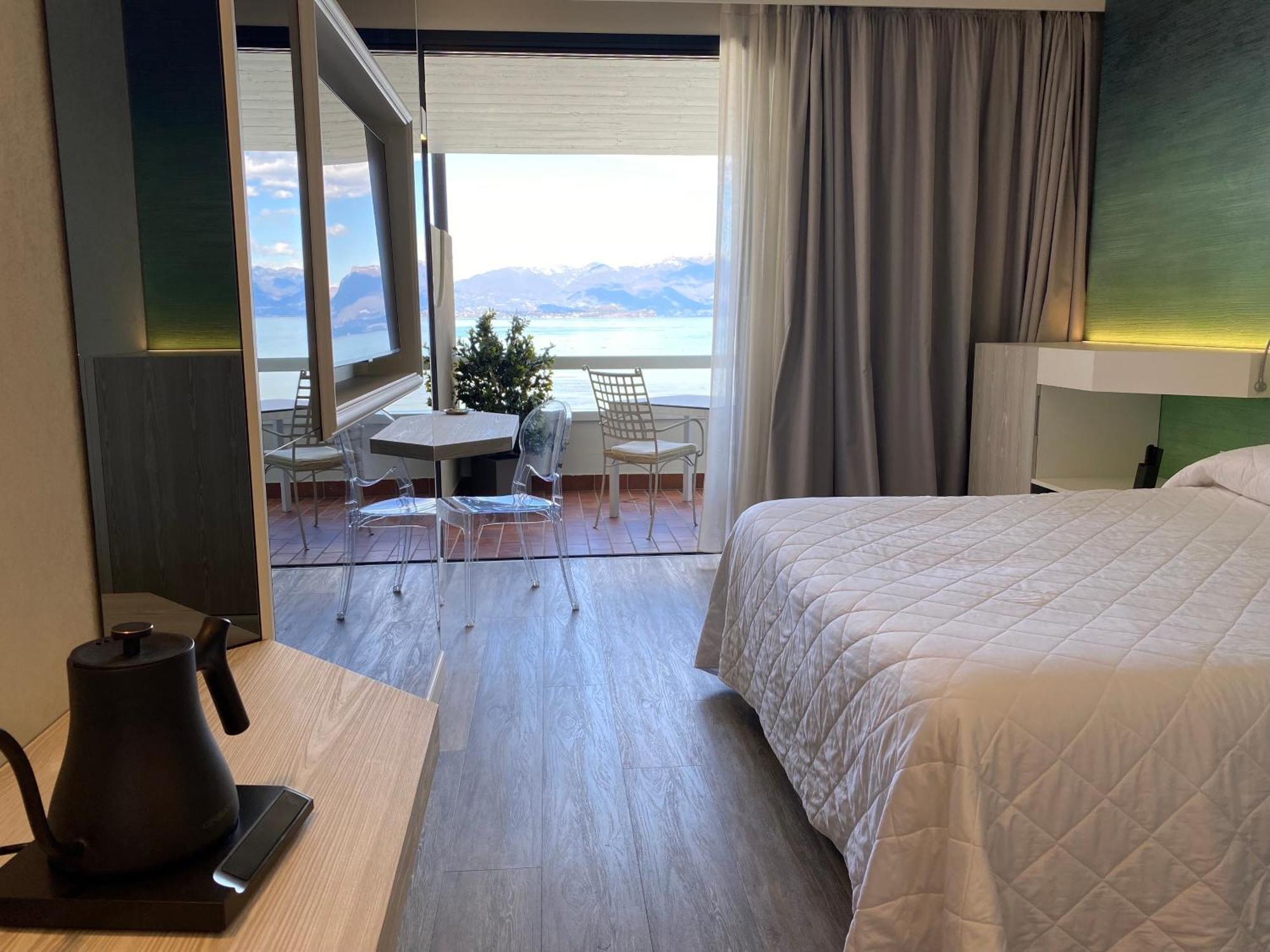 Hotel Aquila D'Oro Desenzano Desenzano del Garda Buitenkant foto