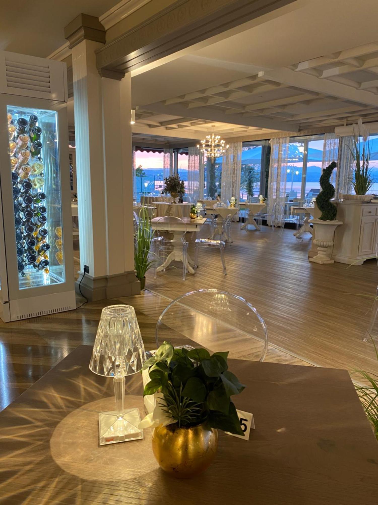 Hotel Aquila D'Oro Desenzano Desenzano del Garda Buitenkant foto