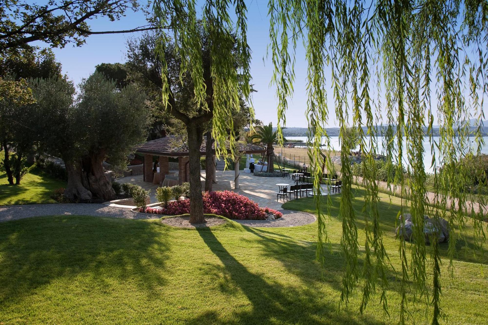 Hotel Aquila D'Oro Desenzano Desenzano del Garda Buitenkant foto