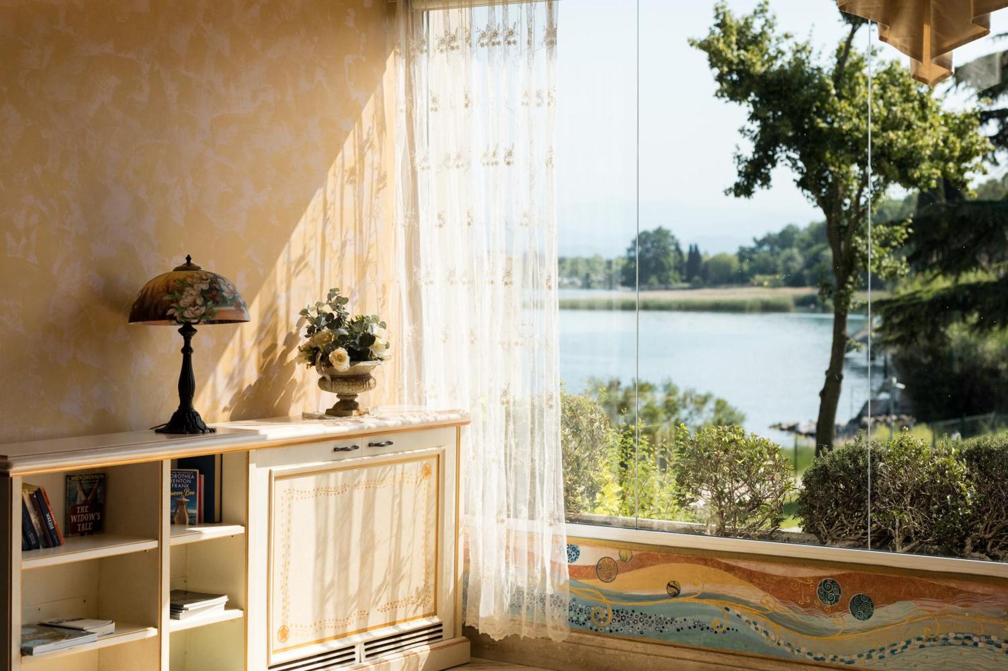 Hotel Aquila D'Oro Desenzano Desenzano del Garda Buitenkant foto