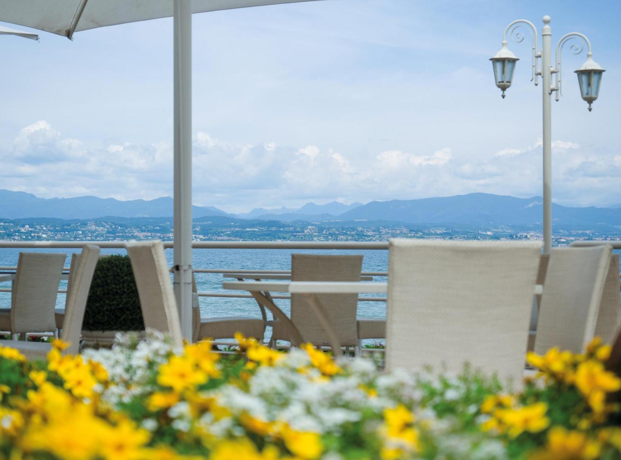 Hotel Aquila D'Oro Desenzano Desenzano del Garda Buitenkant foto