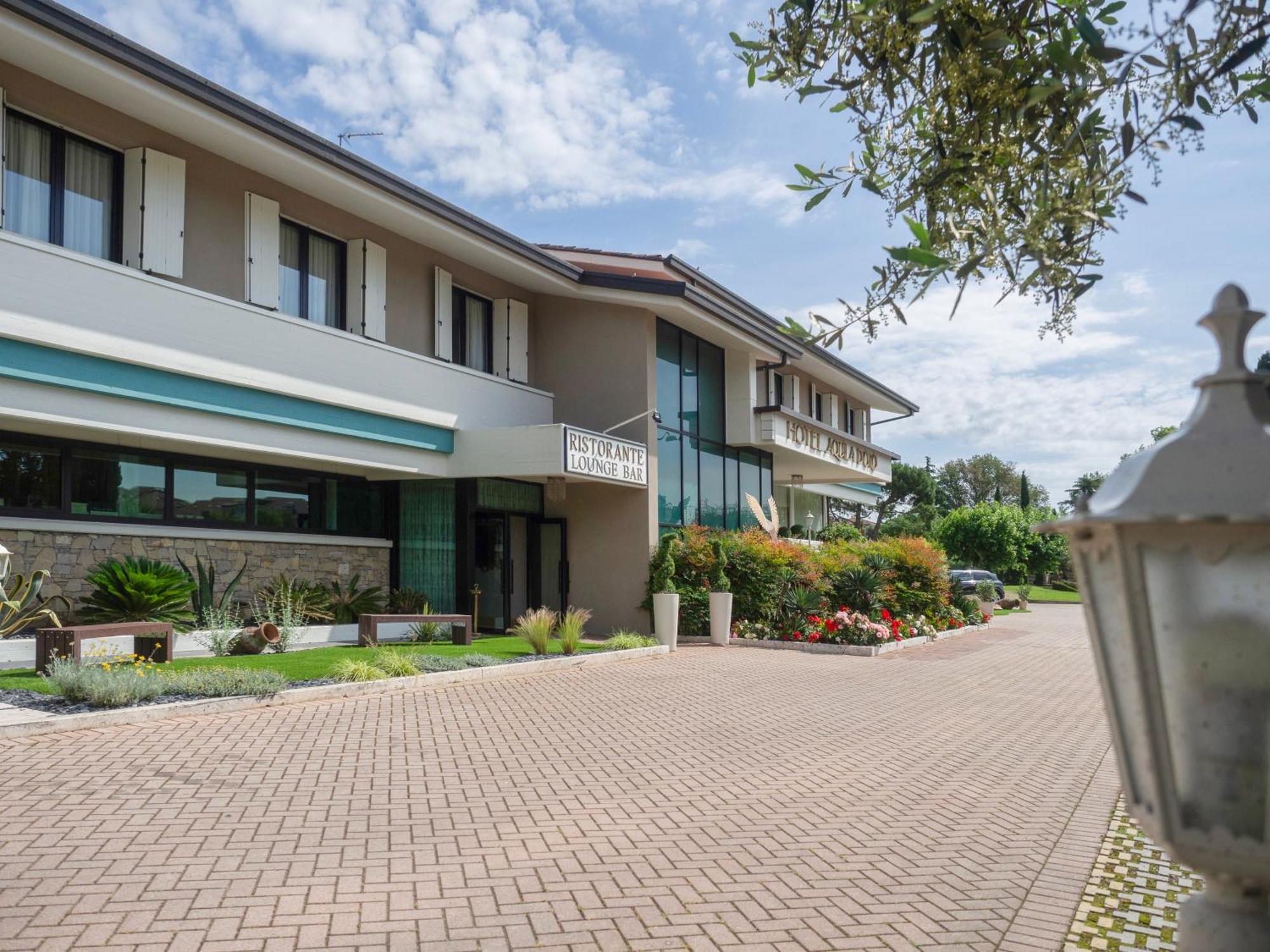 Hotel Aquila D'Oro Desenzano Desenzano del Garda Buitenkant foto