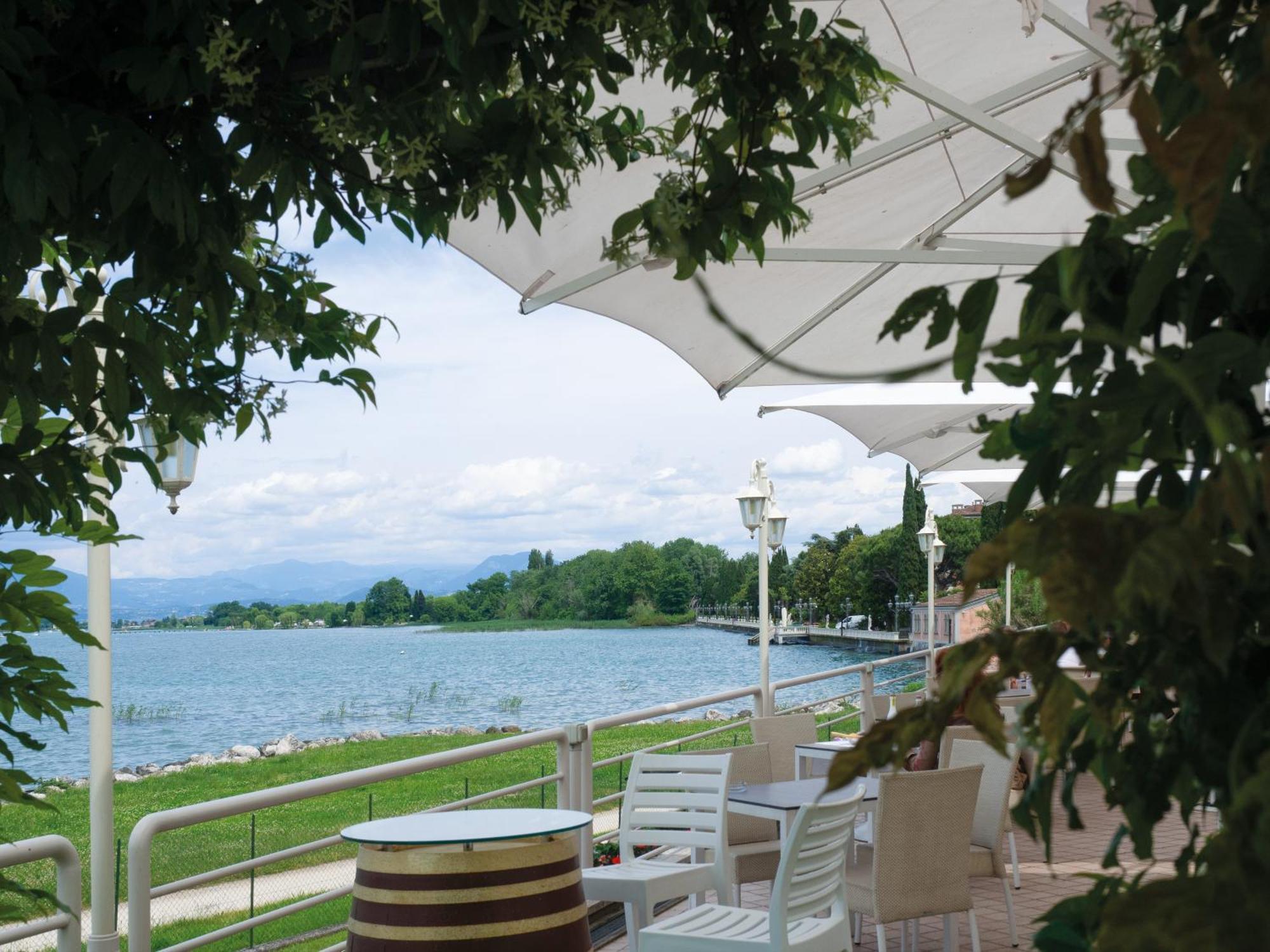 Hotel Aquila D'Oro Desenzano Desenzano del Garda Buitenkant foto
