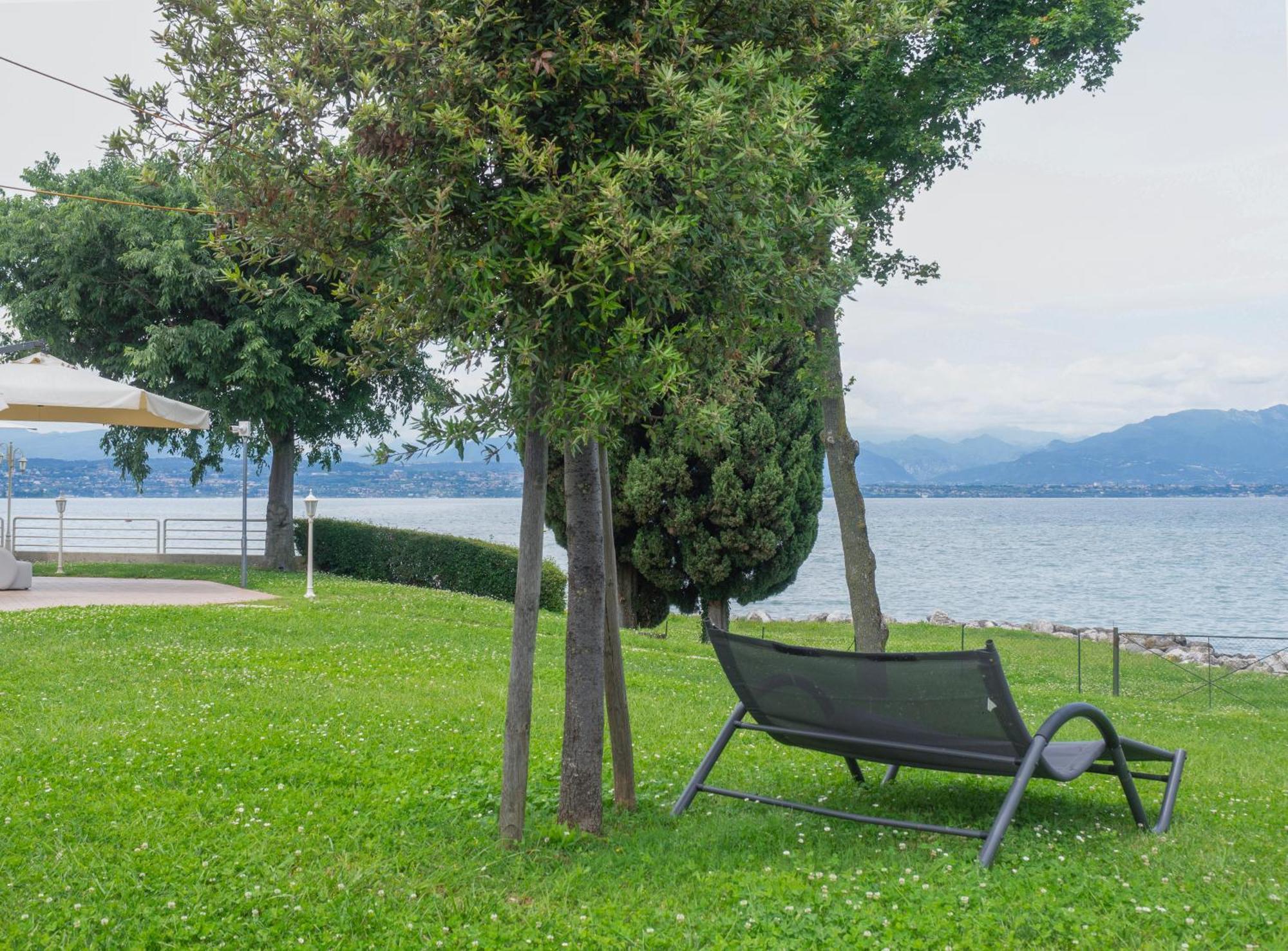 Hotel Aquila D'Oro Desenzano Desenzano del Garda Buitenkant foto