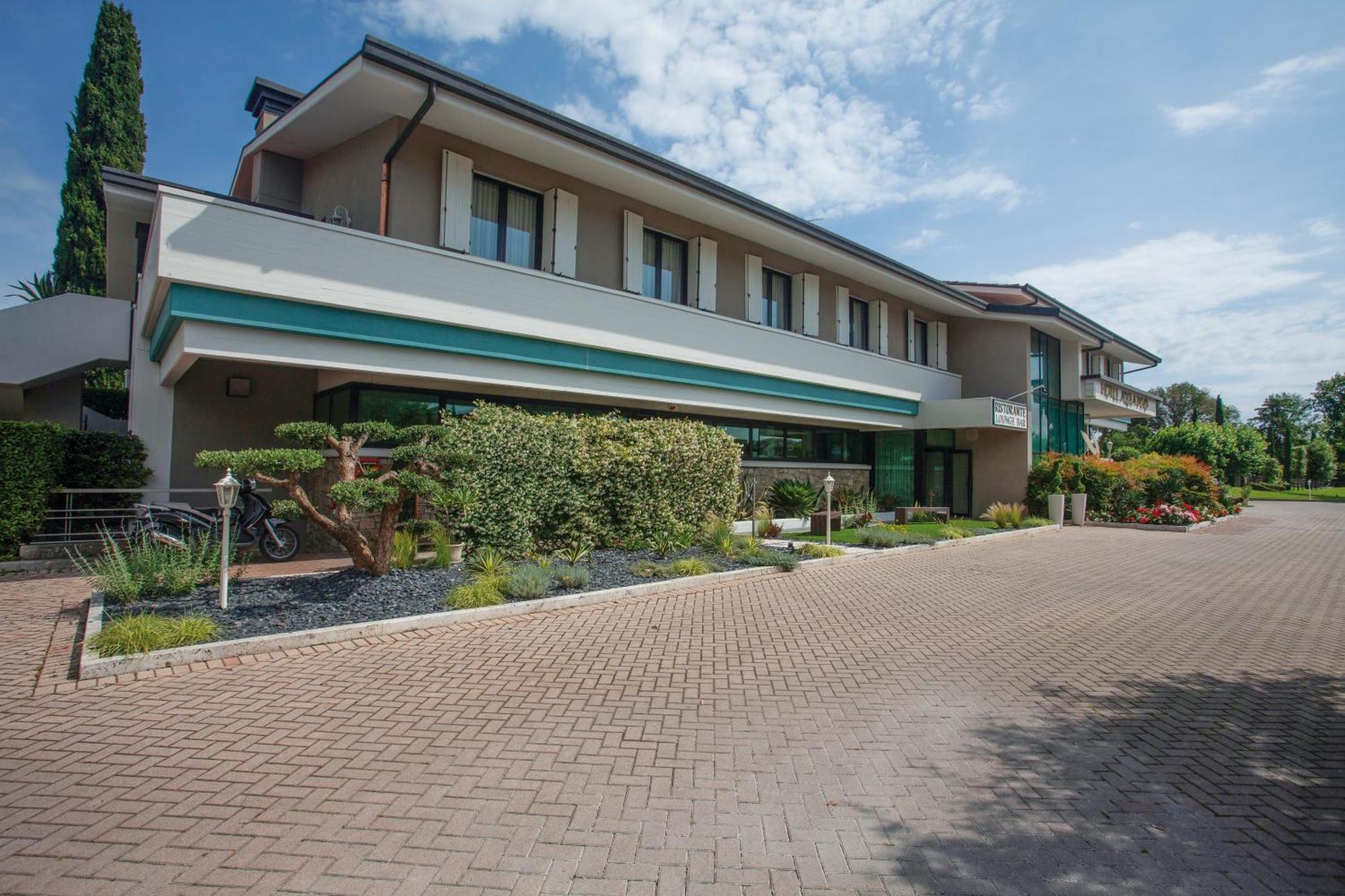 Hotel Aquila D'Oro Desenzano Desenzano del Garda Buitenkant foto