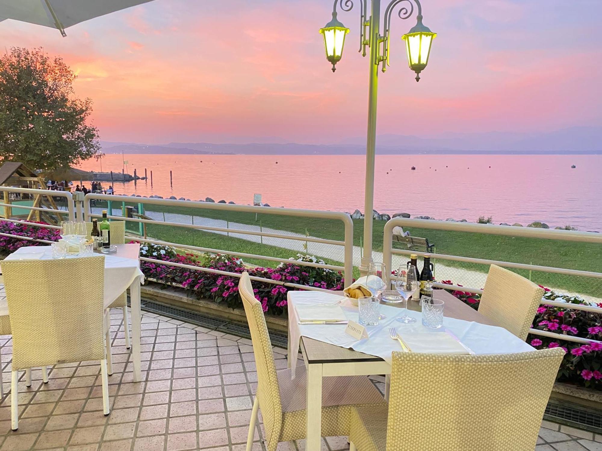 Hotel Aquila D'Oro Desenzano Desenzano del Garda Buitenkant foto