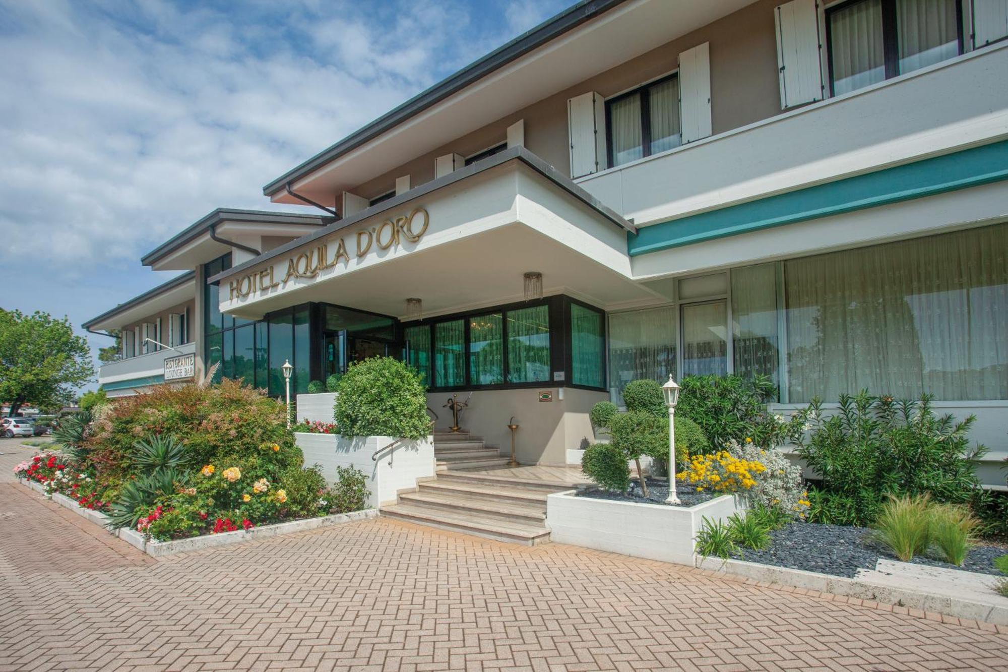 Hotel Aquila D'Oro Desenzano Desenzano del Garda Buitenkant foto
