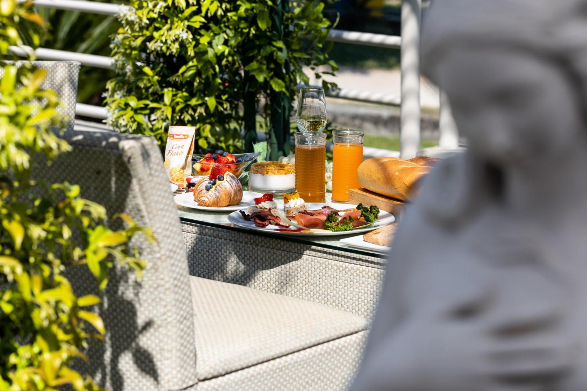 Hotel Aquila D'Oro Desenzano Desenzano del Garda Buitenkant foto