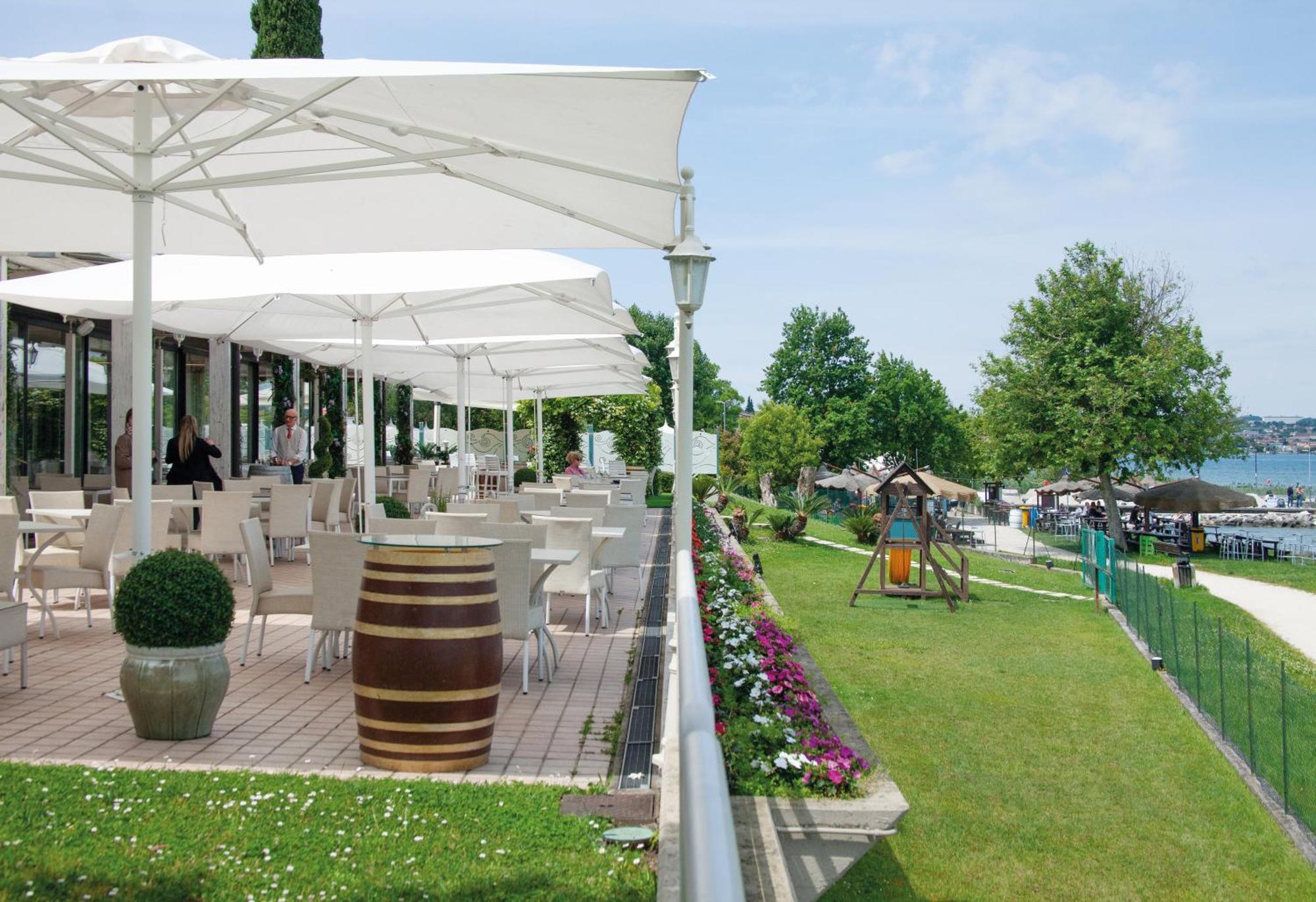 Hotel Aquila D'Oro Desenzano Desenzano del Garda Buitenkant foto