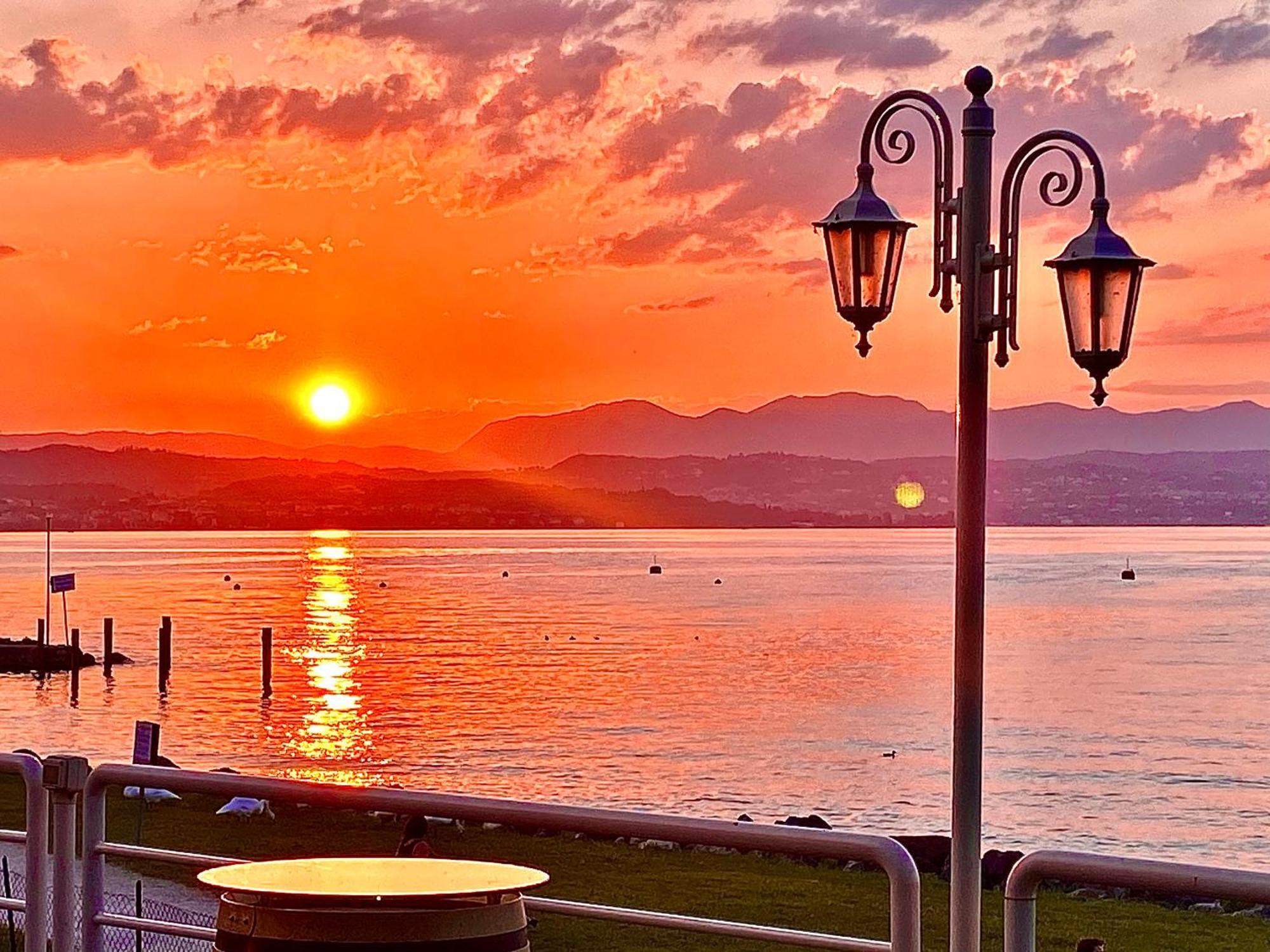 Hotel Aquila D'Oro Desenzano Desenzano del Garda Buitenkant foto