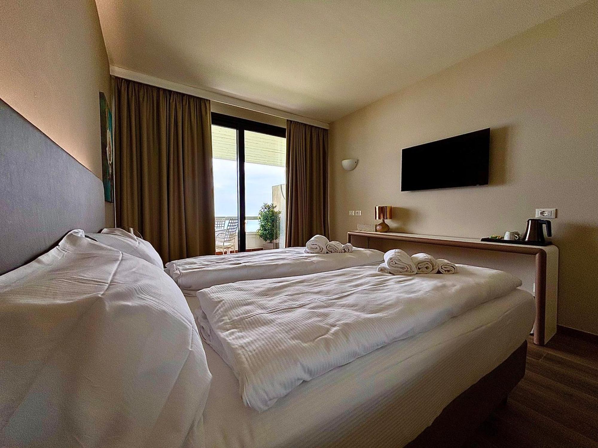 Hotel Aquila D'Oro Desenzano Desenzano del Garda Buitenkant foto